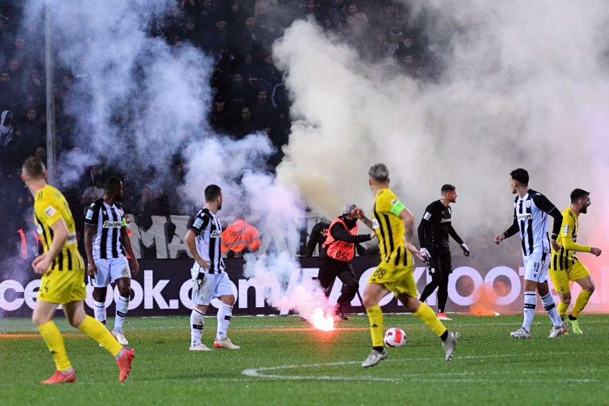 Δείτε φωτογραφίες από την εισβολή και τα επεισόδια των οπαδών του ΠΑΟΚ