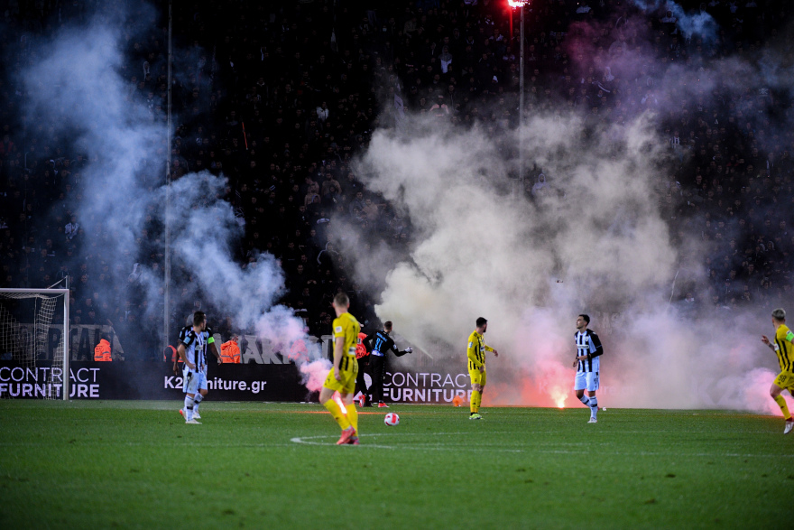 Δείτε φωτογραφίες από την εισβολή και τα επεισόδια των οπαδών του ΠΑΟΚ