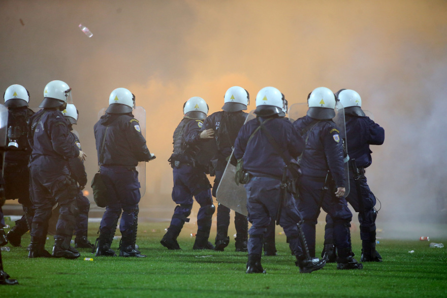Δείτε φωτογραφίες από την εισβολή και τα επεισόδια των οπαδών του ΠΑΟΚ