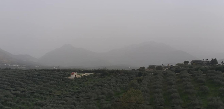 Η αφρικανική σκόνη «έπνιξε» την Κρήτη - Δείτε φωτογραφίες
