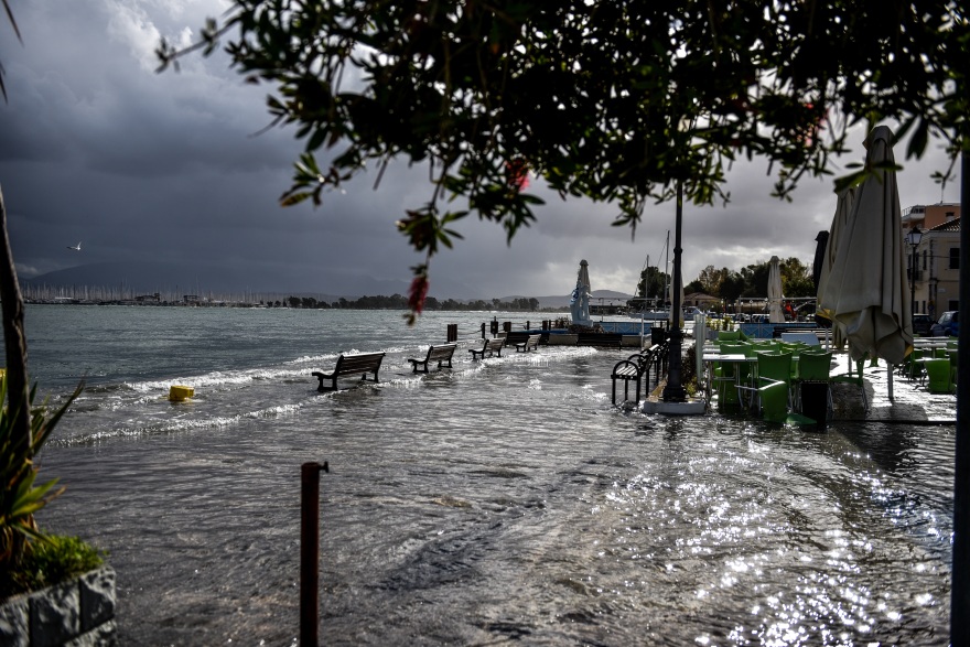 Καιρός: Βροχές, θυελλώδεις άνεμοι και αισθητή πτώση της θερμοκρασίας - Ποιες περιοχές θα επηρεαστούν