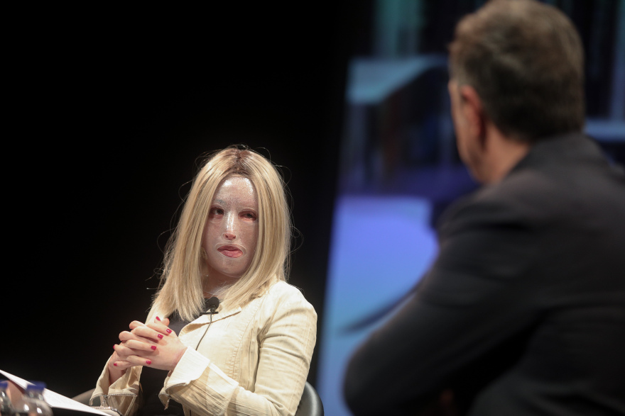 Η ιστορία της Ιωάννας Παλιοσπύρου έγινε αφορμή για μια συζήτηση για τη βία - Δείτε φωτογραφίες