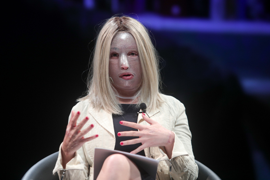 Η ιστορία της Ιωάννας Παλιοσπύρου έγινε αφορμή για μια συζήτηση για τη βία - Δείτε φωτογραφίες