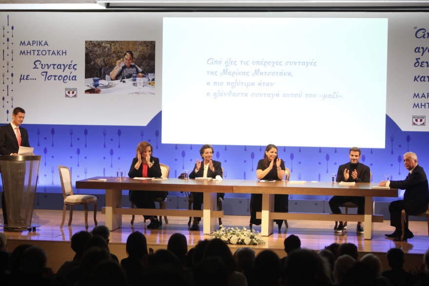 Η Ιστορία πίσω από τις συνταγές της Μαρίκας Μητσοτάκη- Επανακυκλοφορεί το βιβλίο της