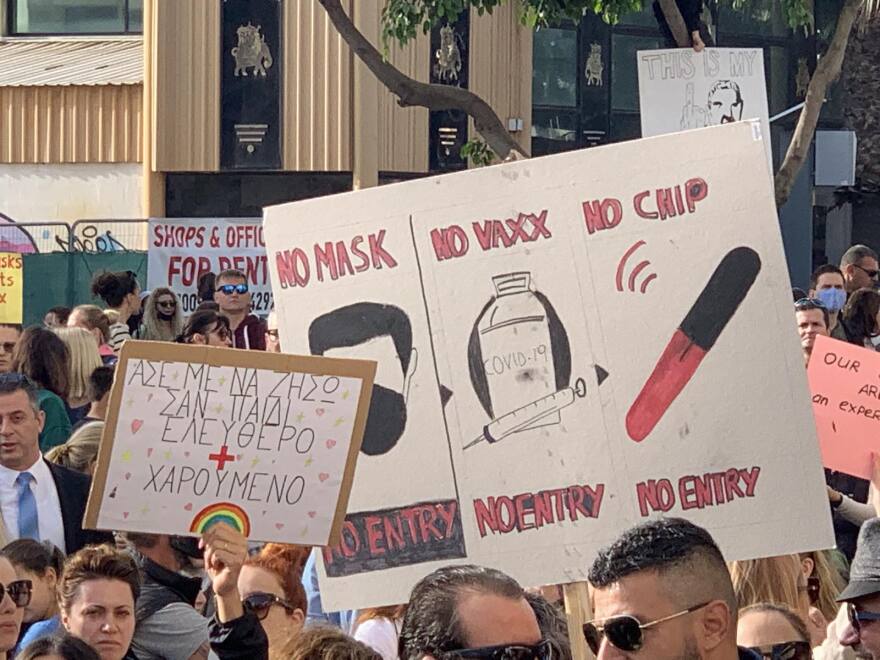 Κύπρος: Διαμαρτυρίες και εκρηκτικοί μηχανισμοί για την υποχρεωτική μάσκα στα σχολεία