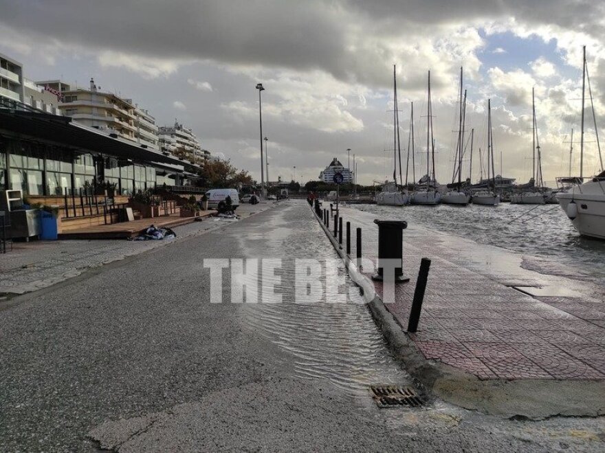 Καιρός: Βροχές, θυελλώδεις άνεμοι και αισθητή πτώση της θερμοκρασίας - Ποιες περιοχές θα επηρεαστούν