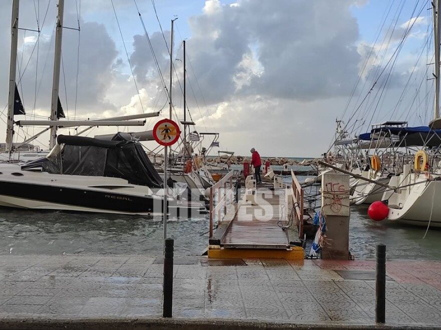 Καιρός: Βροχές, θυελλώδεις άνεμοι και αισθητή πτώση της θερμοκρασίας - Ποιες περιοχές θα επηρεαστούν