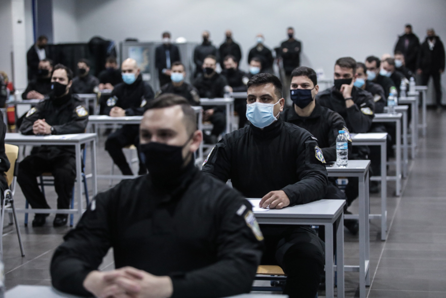 Επέστρεψαν στα θρανία 2.500 αστυνομικοί της ΔΙΑΣ -Τι περιλαμβάνει η μετεκπαίδευση
