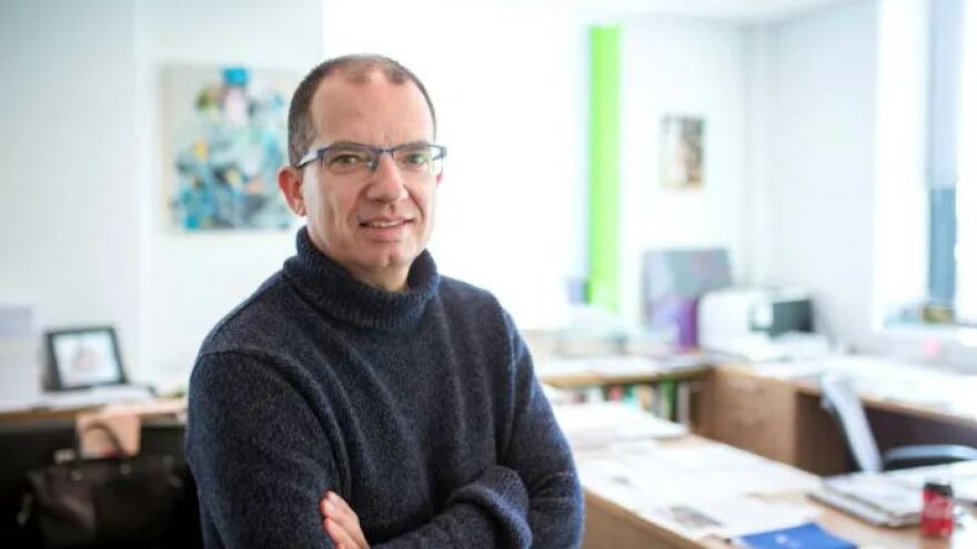 Επικεφαλής Moderna: Πολύ λιγότερο αποτελεσματικά τα εμβόλια στην «Όμικρον»