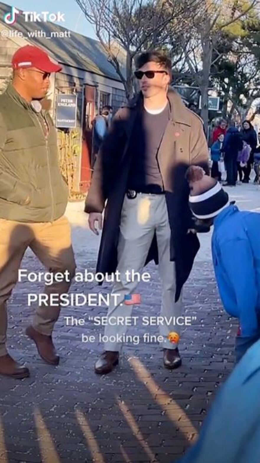 Τρελαίνει τις Αμερικανίδες ο... Τομ Κρουζ των μυστικών υπηρεσιών του Μπάιντεν