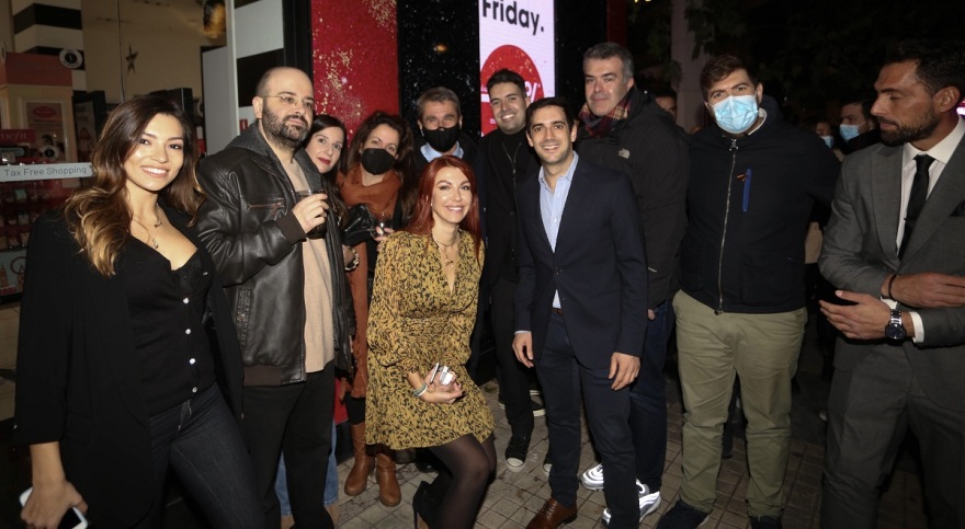 Εκλογές ΚΙΝΑΛ: Τα είπε με νέους και νέες ο Ανδρέας Λοβέρδος