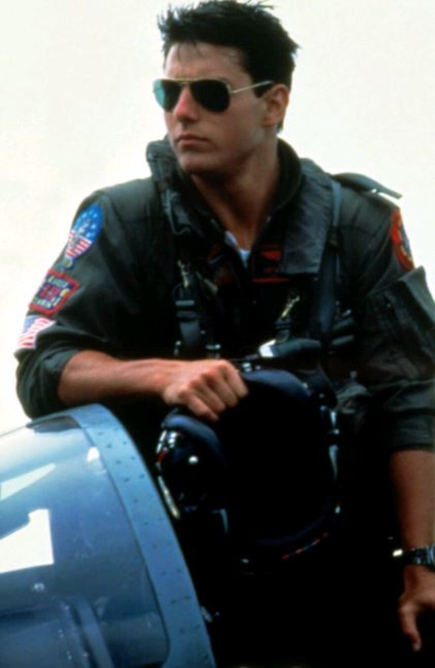 Τρελαίνει τις Αμερικανίδες ο... Τομ Κρουζ των μυστικών υπηρεσιών του Μπάιντεν