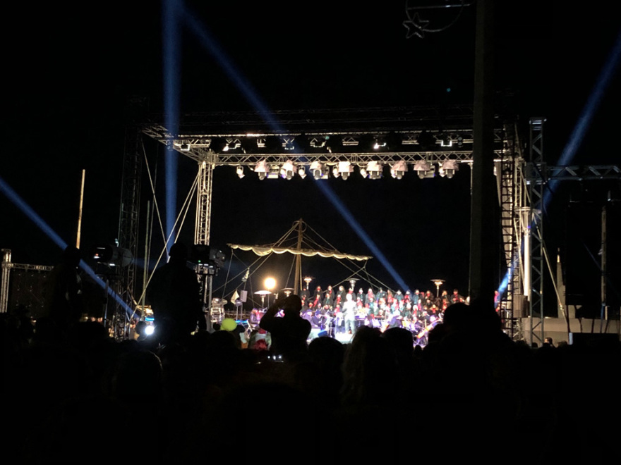 Η φαντασμαγορική τελετή φωταγώγησης με την Άννα Βίσση στον Βόλο