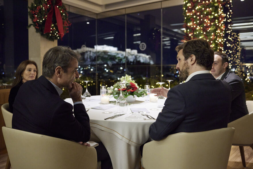 Δείπνο Μητσοτάκη - Κασάδο: Στο μενού οι πωλήσεις όπλων από την Ισπανία στην Τουρκία 