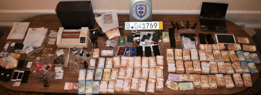 Κύκλωμα παράνομων ελληνοποιήσεων: Τα «μπλε», τα  «βιβλιαράκια» και ο τζίρος εκατομμυρίων 