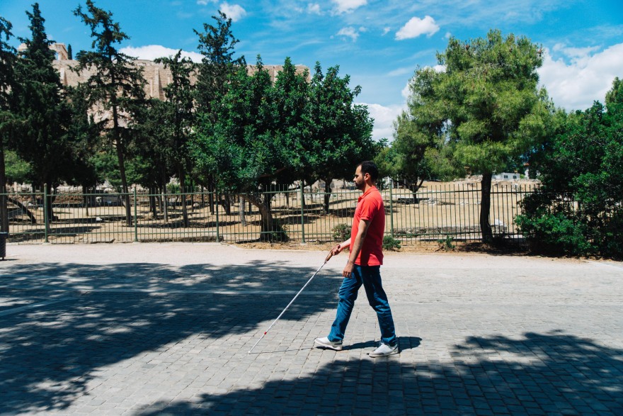 Η Αθήνα ανοίγεται στους ανθρώπους με κινητικά και οπτικά προβλήματα 
