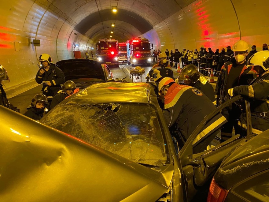 Εντυπωσιακή άσκηση ετοιμότητας για τροχαίο με εγκλωβισμένους στη σήραγγα των Τεμπών - Δείτε φωτογραφίες