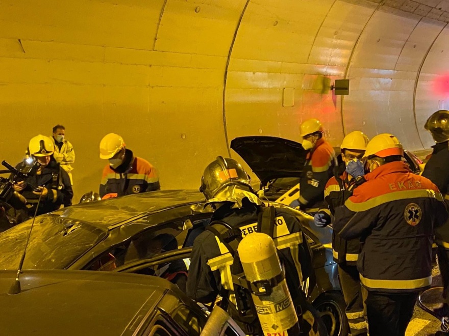 Εντυπωσιακή άσκηση ετοιμότητας για τροχαίο με εγκλωβισμένους στη σήραγγα των Τεμπών - Δείτε φωτογραφίες