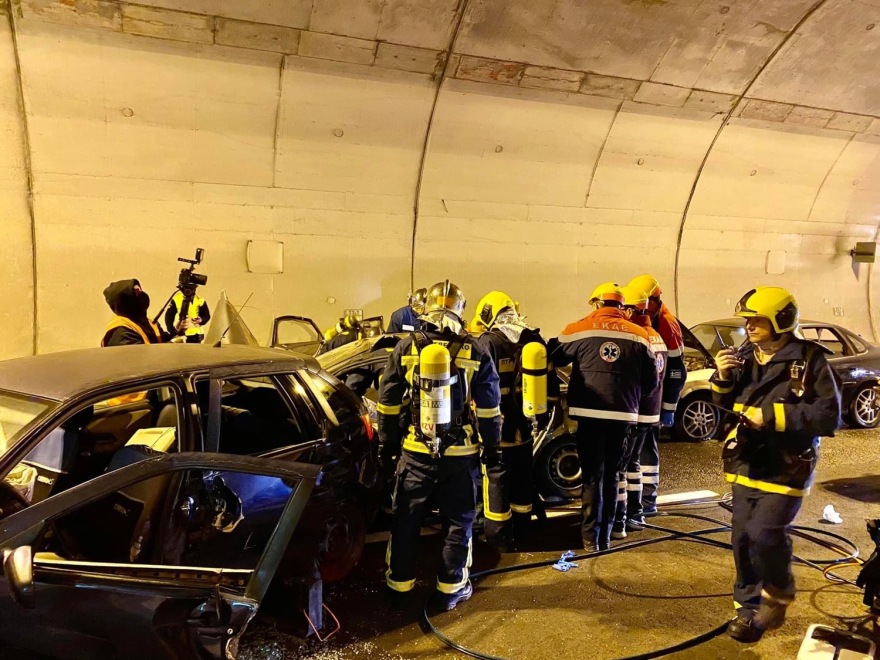Εντυπωσιακή άσκηση ετοιμότητας για τροχαίο με εγκλωβισμένους στη σήραγγα των Τεμπών - Δείτε φωτογραφίες