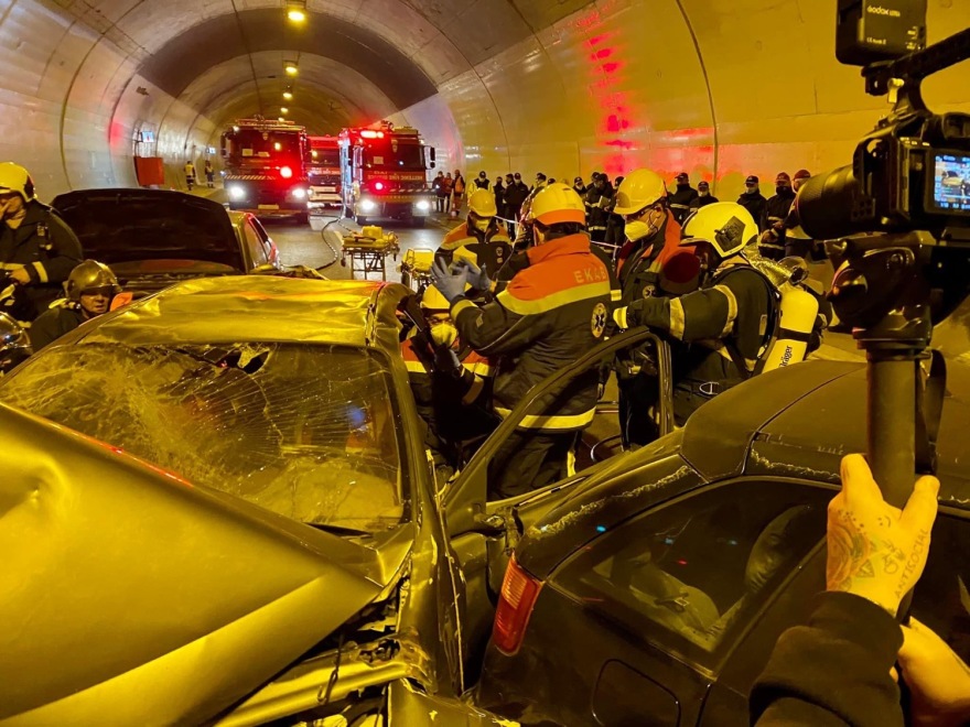 Εντυπωσιακή άσκηση ετοιμότητας για τροχαίο με εγκλωβισμένους στη σήραγγα των Τεμπών - Δείτε φωτογραφίες