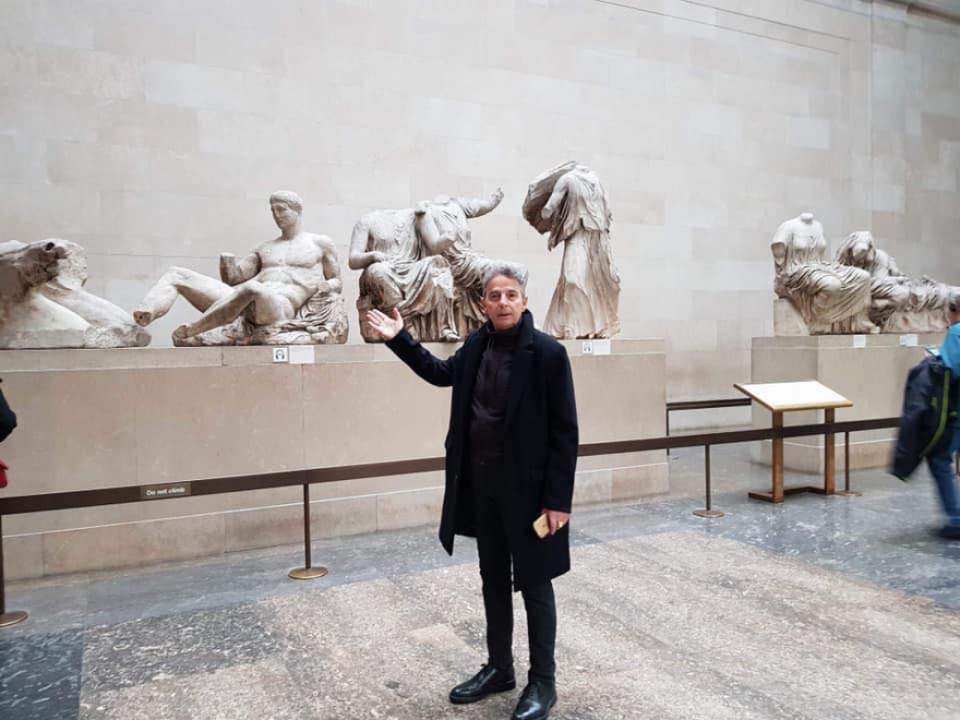 Νίκος Σταθούλης: Ο βιογράφος του Ιόλα, ο φίλος του Γουόρχολ και του Χέρινγκ, δεν μένει πια εδώ