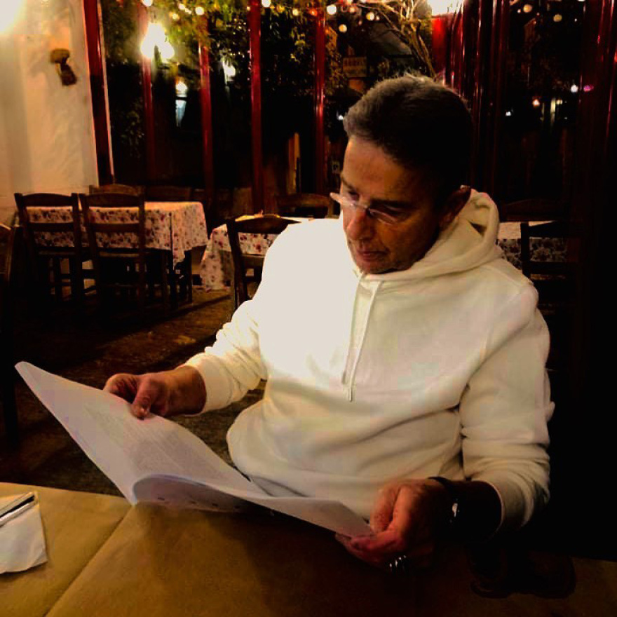 Νίκος Σταθούλης: Ο βιογράφος του Ιόλα, ο φίλος του Γουόρχολ και του Χέρινγκ, δεν μένει πια εδώ