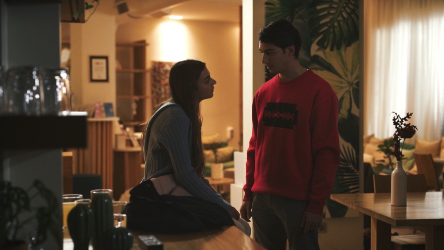 «Το Αύριο Μας Ανήκει»: Η Στέλλα δίνει την επίσημη κατάθεσή της για την μυστική καταδίωξη και την κλοπή του όπλου της