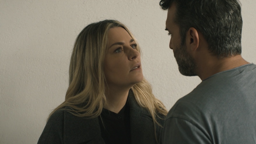 «Το Αύριο Μας Ανήκει»: Η Στέλλα δίνει την επίσημη κατάθεσή της για την μυστική καταδίωξη και την κλοπή του όπλου της