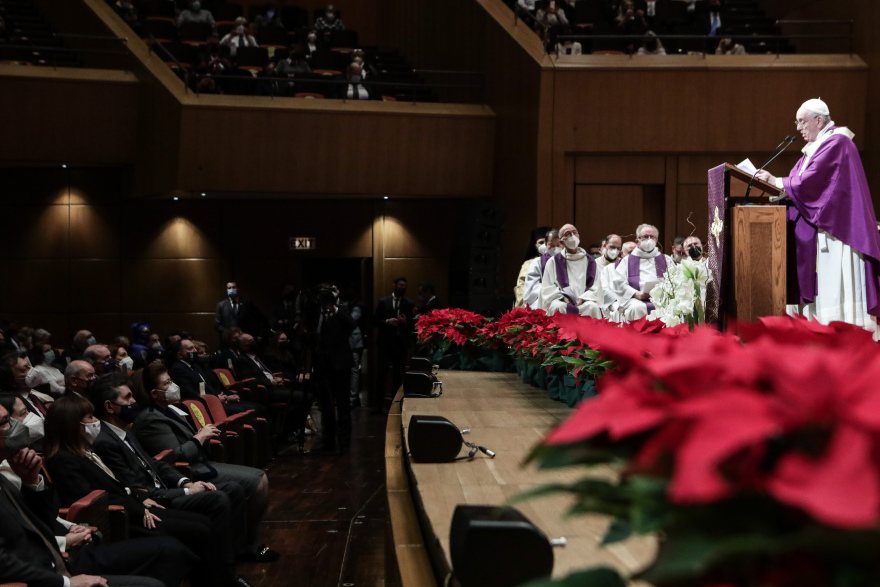 Ο Πάπας Φραγκίσκος τέλεσε Θεία Λειτουργία στο Μέγαρο Μουσικής - Δείτε φωτογραφίες