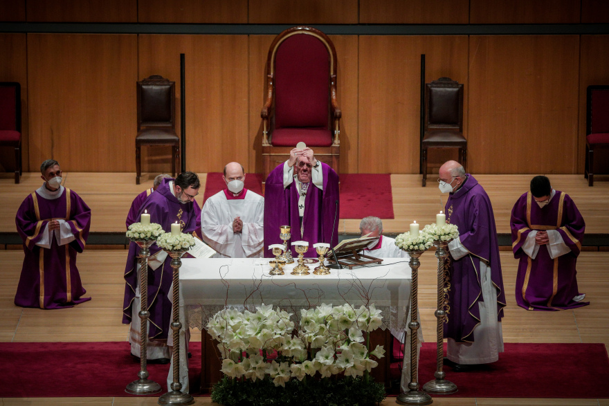 Ο Πάπας Φραγκίσκος τέλεσε Θεία Λειτουργία στο Μέγαρο Μουσικής - Δείτε φωτογραφίες