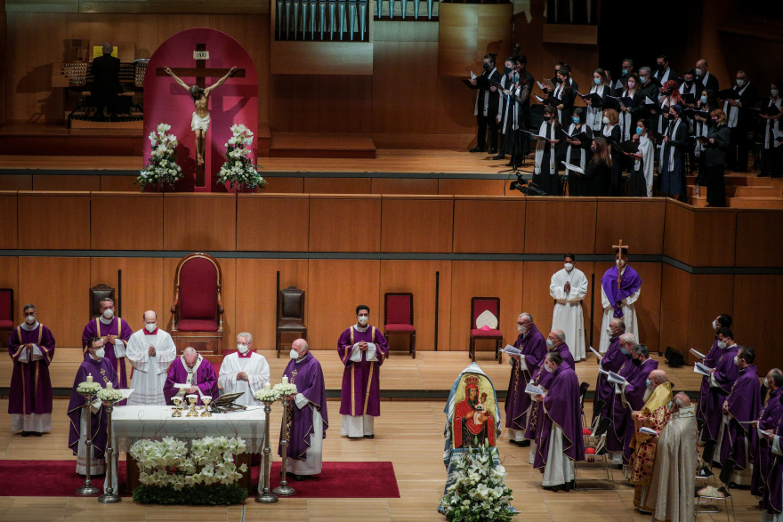Ο Πάπας Φραγκίσκος τέλεσε Θεία Λειτουργία στο Μέγαρο Μουσικής - Δείτε φωτογραφίες