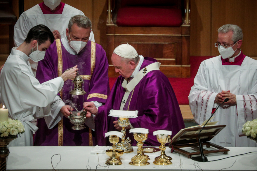 Ο Πάπας Φραγκίσκος τέλεσε Θεία Λειτουργία στο Μέγαρο Μουσικής - Δείτε φωτογραφίες