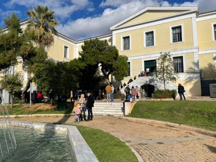 Εκλογές ΚΙΝΑΛ: Δείτε εικόνες από τη μεγάλη συμμετοχή σε Ελλάδα και Λονδίνο 