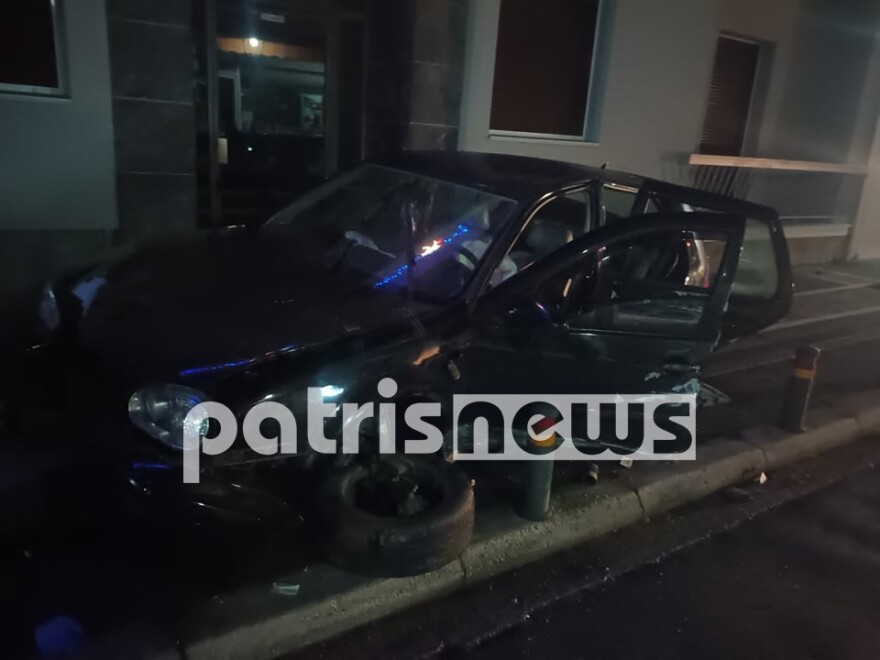 Τροχαίο στην Αμαλιάδα: Αυτοκίνητο διέλυσε βιτρίνα καταστήματος