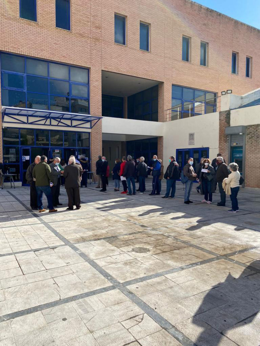 Εκλογές ΚΙΝΑΛ: Δείτε εικόνες από τη μεγάλη συμμετοχή σε Ελλάδα και Λονδίνο 