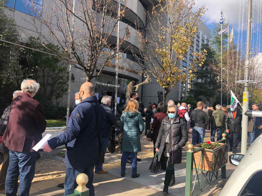 Εκλογές ΚΙΝΑΛ: Δείτε εικόνες από τη μεγάλη συμμετοχή σε Ελλάδα και Λονδίνο 