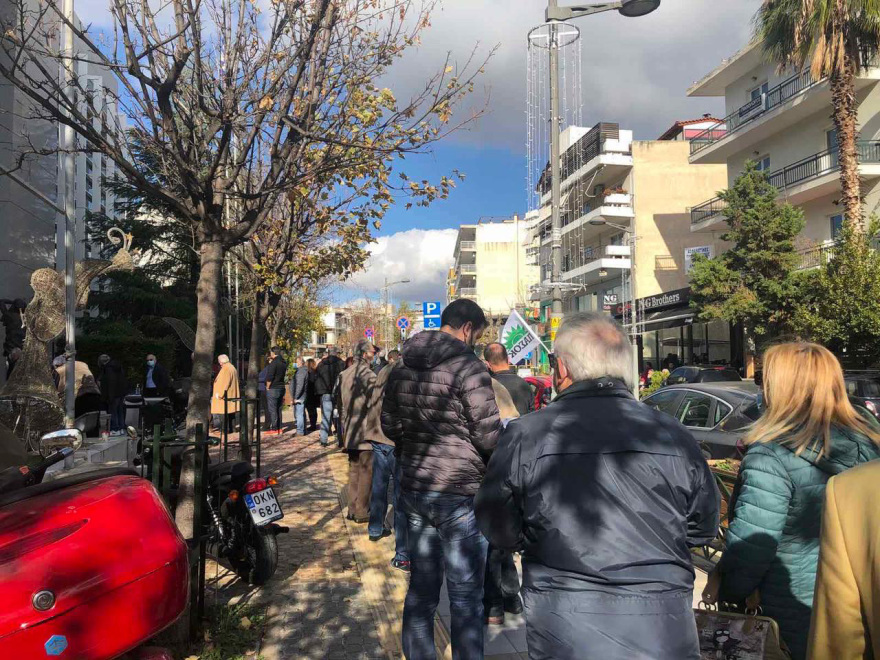 Εκλογές ΚΙΝΑΛ: Δείτε εικόνες από τη μεγάλη συμμετοχή σε Ελλάδα και Λονδίνο 