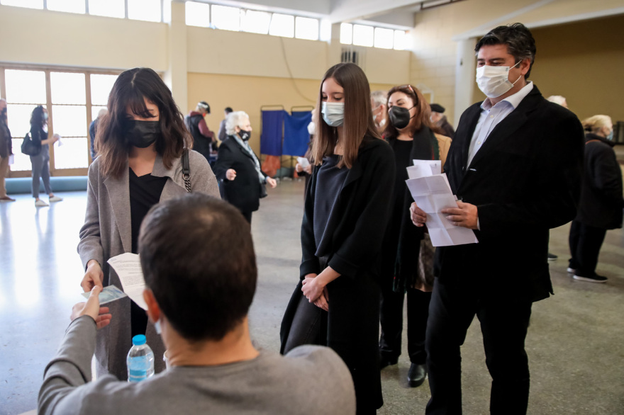 Στην Καλλιθέα ψήφισε η οικογένεια της Φώφης Γεννηματά