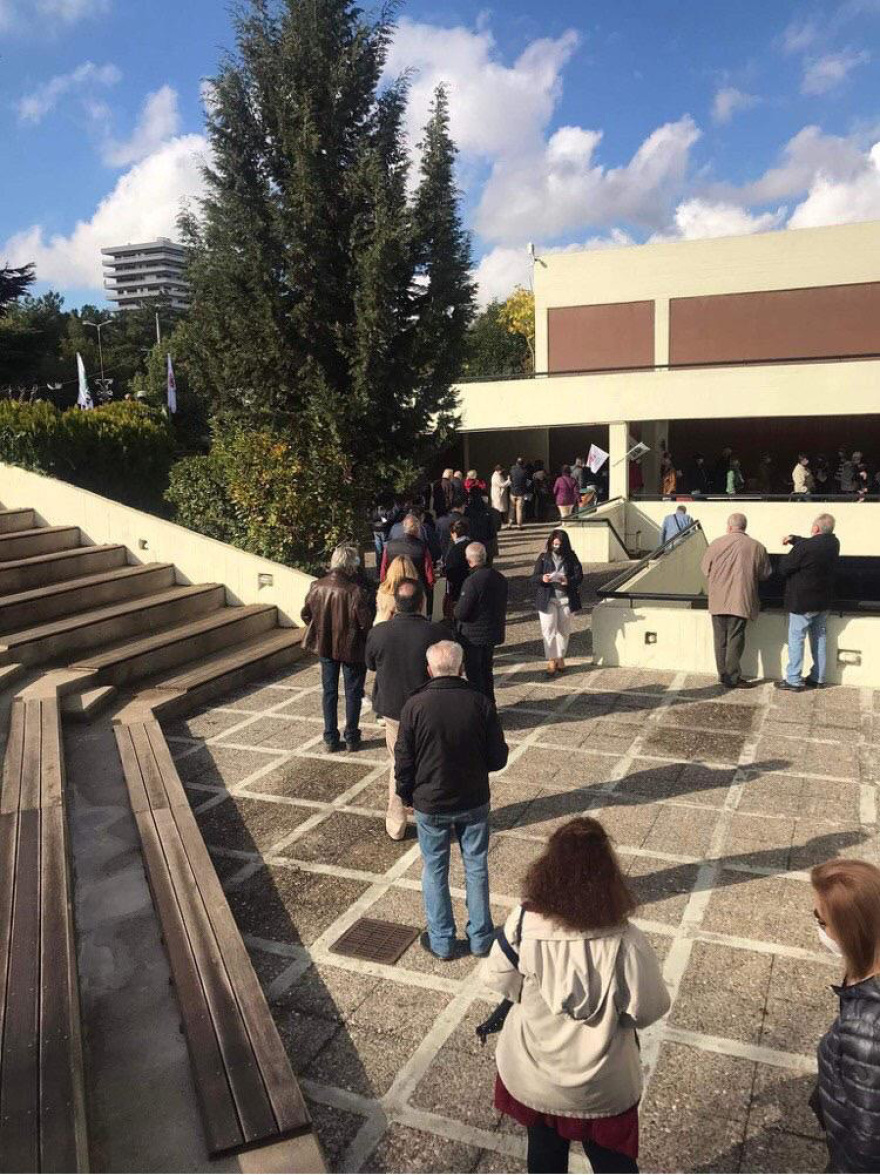 Εκλογές ΚΙΝΑΛ: Δείτε εικόνες από τη μεγάλη συμμετοχή σε Ελλάδα και Λονδίνο 