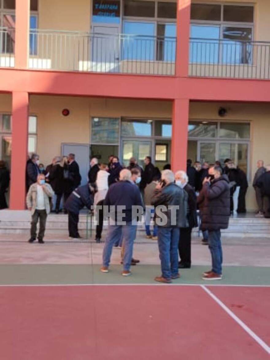 Εκλογές ΚΙΝΑΛ: Ουρές και στα εκλογικά κέντρα της Θεσσαλονίκης και της Πάτρας