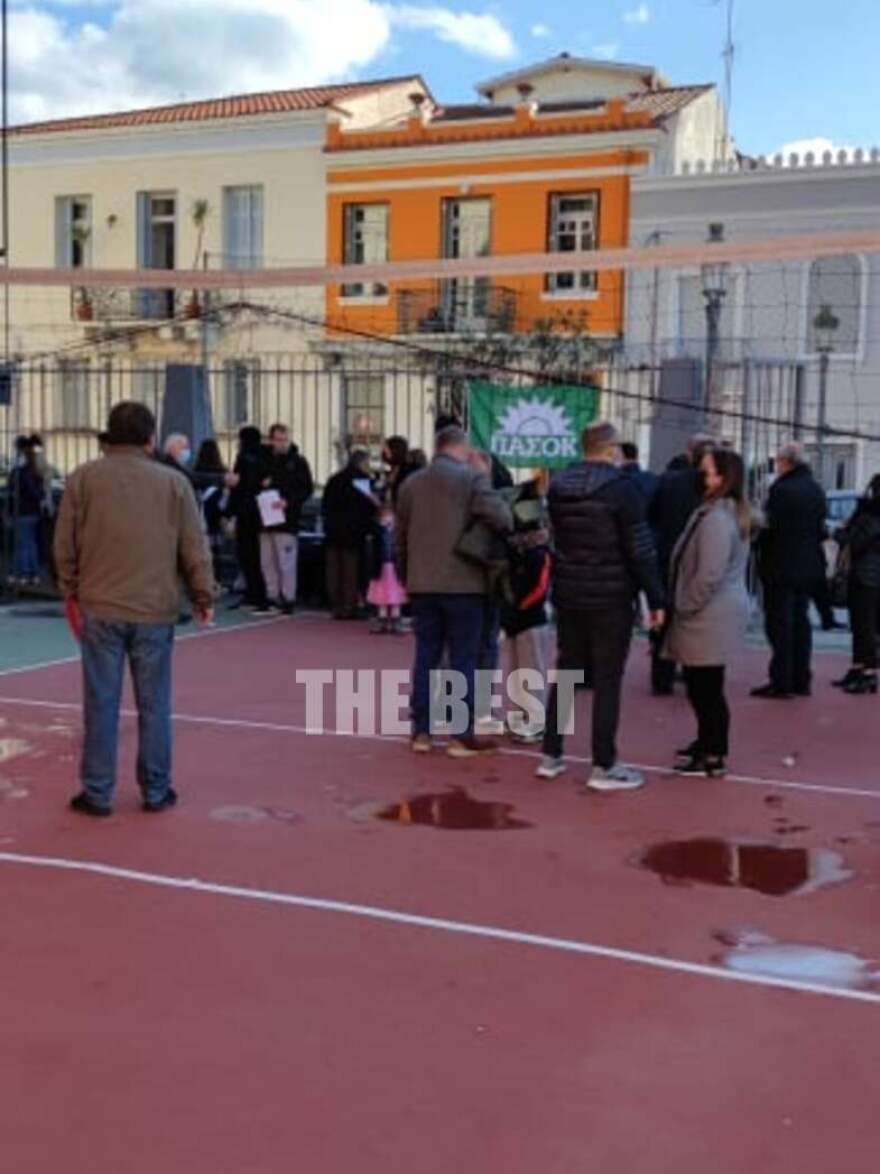 Εκλογές ΚΙΝΑΛ: Ουρές και στα εκλογικά κέντρα της Θεσσαλονίκης και της Πάτρας