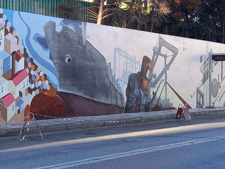 Η ιστορία της Σύρου σε ένα γκράφιτι