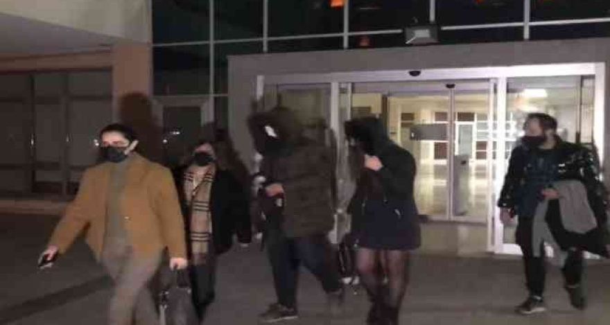 Έβρος: Ελεύθερους με περιοριστικούς όρους άφησαν οι Τούρκοι τον αστυνομικό και την σύντροφό του 