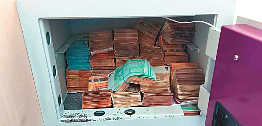 Ο εγκέφαλος και τα πλοκάμια του - 43 αστυνομικοί, ληξίαρχοι, υπάλληλοι δήμων και ψευδομάρτυρες μοίραζαν ταυτότητες και διαβατήρια