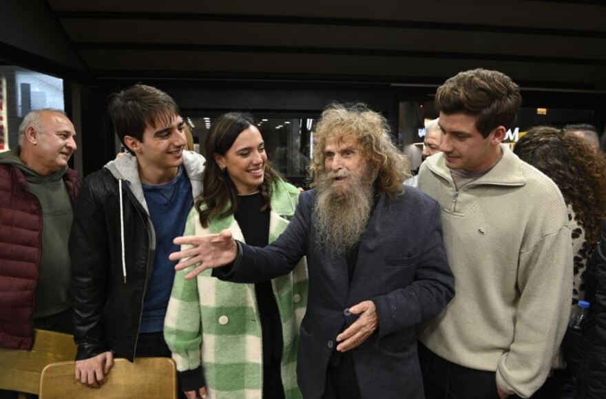 ﻿﻿Ο Ψαραντώνης στα γυρίσματα της δημοφιλούς σειράς του Alpha, «Σασμός»