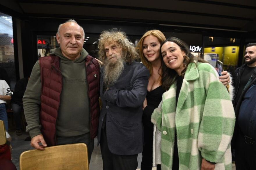 ﻿﻿Ο Ψαραντώνης στα γυρίσματα της δημοφιλούς σειράς του Alpha, «Σασμός»