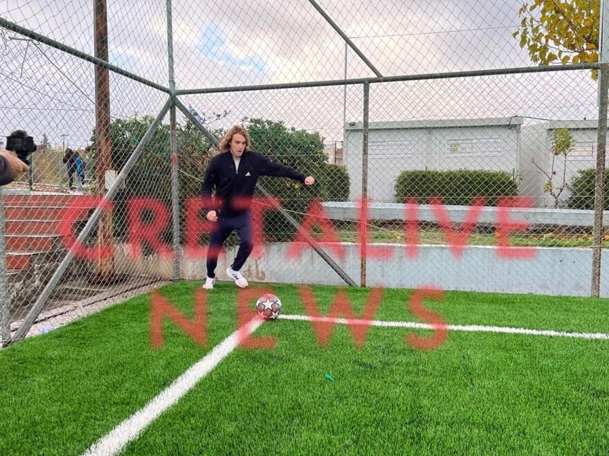 Ο Στέφανος Τσιτσιπάς παίζει ποδόσφαιρο και τένις στο Αρκαλοχώρι