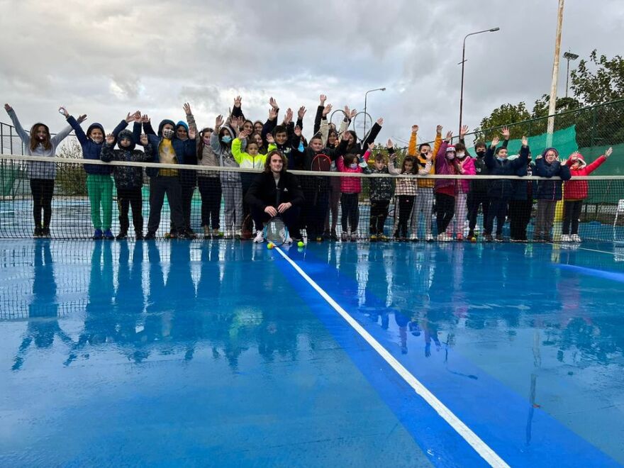 Ο Στέφανος Τσιτσιπάς παίζει ποδόσφαιρο και τένις στο Αρκαλοχώρι