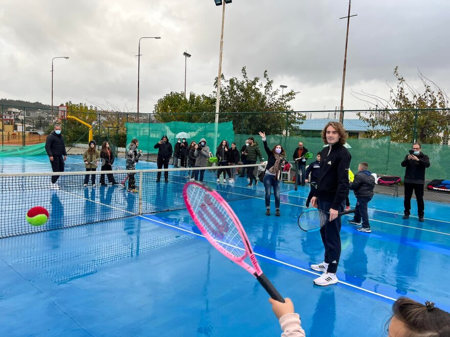 Ο Στέφανος Τσιτσιπάς παίζει ποδόσφαιρο και τένις στο Αρκαλοχώρι