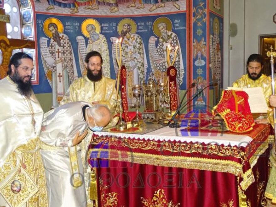 Δημήτρης Λινός: Δείτε τη χειροτονία του καθηγητή από τον Μητροπολίτη Δημητριάδος